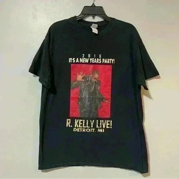 Gildan Other - R. Kelly Shirt Mens L Black Concert 2016 New Year Party Detroit Graphics Gildan